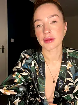 Cherry-L-28 online show from November 28, 2025, 6:24 am