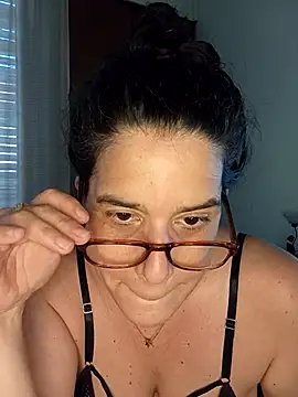 MoritaSalvaj online show from November 21, 2025, 8:08 pm