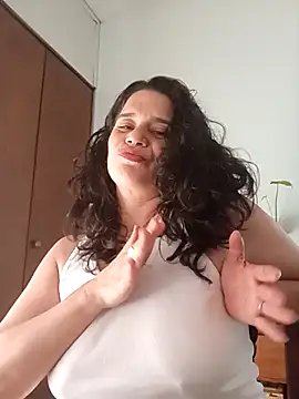 MoritaSalvaj online show from October 5, 2025, 6:09 pm