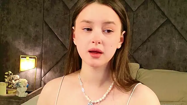 Snapshot of EvaSwen chatting on April 29, 2026, 4:33 pm EvaSwen online show from April 29, 2026, 4:33 pm