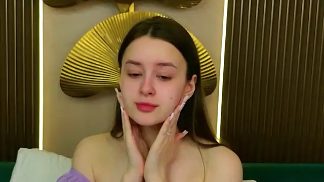 EvaSwen online show from April 13, 2026, 6:06 am