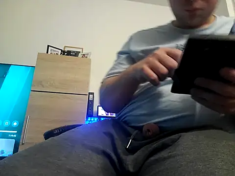 stivi2526 online show from November 13, 2025, 10:57 pm