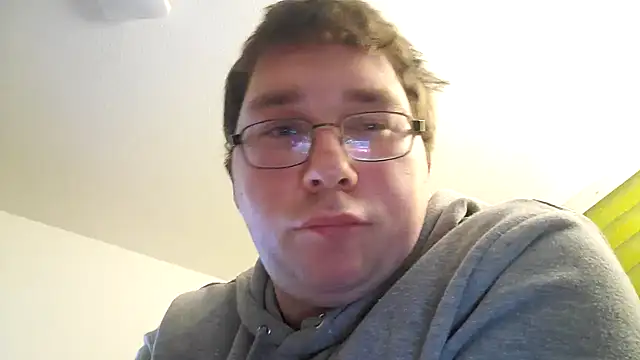 stivi2526 online show from October 7, 2025, 12:33 am