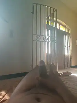 Hhhggghrrr3219 online show from April 21, 2026, 3:13 am