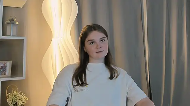 AddieRozo online show from September 30, 2025, 2:23 pm