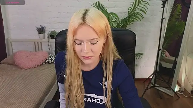 kitten murray  online show from November 6, 2025, 6:06 am