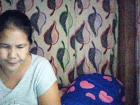 milagrose rose online show from October 5, 2025, 10:06 am