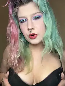 xxIvyDragonbornxx online show from September 30, 2025, 2:28 am