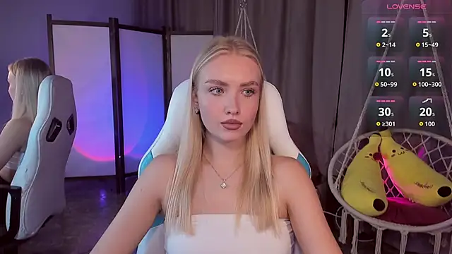 TessaGrays online show from October 21, 2025, 1:32 pm