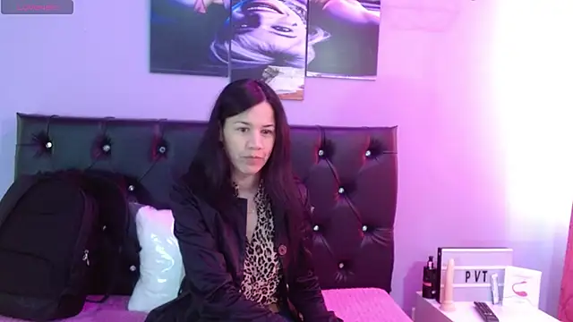 Snapshot of Jazmin_ny chatting on October 24, 2025, 1:43 pm Jazmin ny online show from October 24, 2025, 1:43 pm