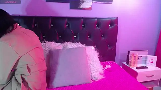 Snapshot of Jazmin_ny chatting on November 22, 2025, 1:54 pm Jazmin ny online show from November 22, 2025, 1:54 pm