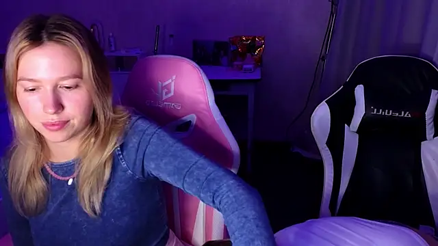 stefany and bettany online show from December 1, 2025, 7:37 pm