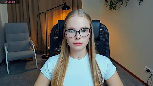 LibbyVenzeio online show from October 2, 2025, 9:34 am