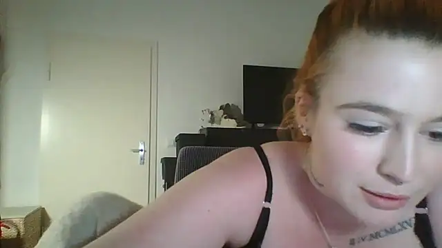 sexycurvy- online show from November 25, 2025, 9:15 pm