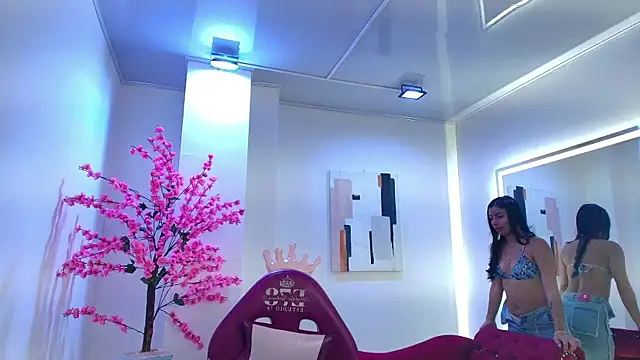 Gabriela milani online show from November 10, 2025, 7:19 pm