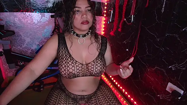 scarlet queen   online show from December 15, 2025, 8:36 pm