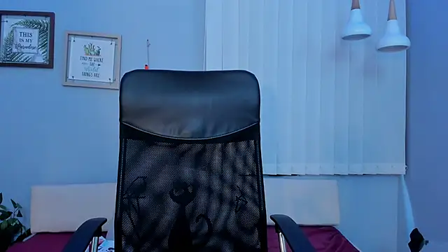 Snapshot of Lilo_Rose chatting on October 22, 2025, 7:35 pm Lilo Rose online show from October 22, 2025, 7:35 pm