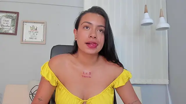 Snapshot of Lilo_Rose chatting on November 7, 2025, 6:34 pm Lilo Rose online show from November 7, 2025, 6:34 pm