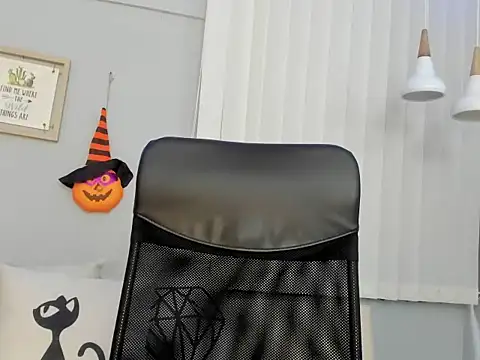 Snapshot of Lilo_Rose chatting on October 14, 2025, 1:12 pm Lilo Rose online show from October 14, 2025, 1:12 pm