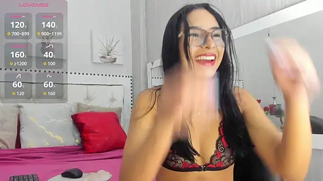 Luciaoregon online show from March 3, 2026, 12:56 pm