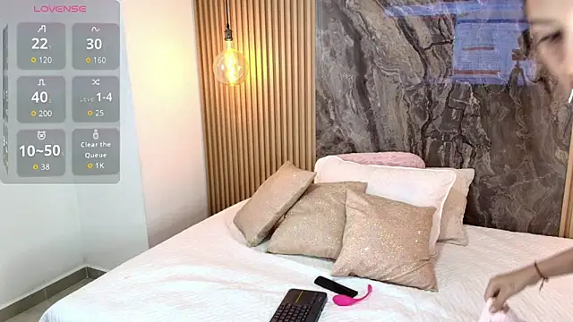 Snapshot of Samara_Smith04 chatting on October 14, 2025, 8:09 pm Samara Smith04 online show from October 14, 2025, 8:09 pm