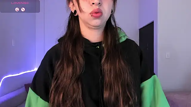 Scarlett  Cooper   online show from October 28, 2025, 12:15 pm