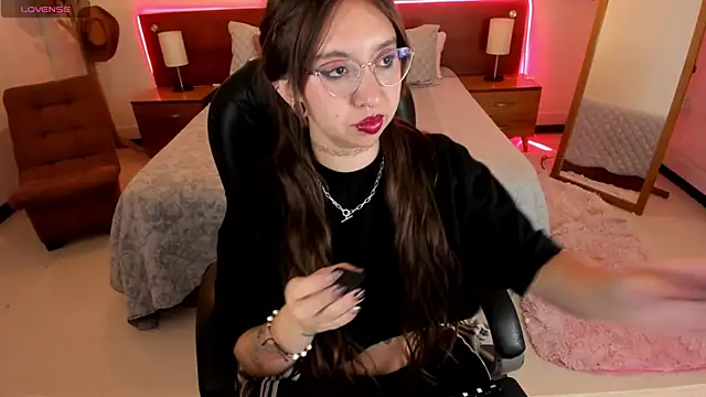 Scarlett  Cooper   online show from October 19, 2025, 12:19 pm