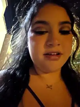 Khloekiss online show from November 1, 2025, 2:07 am