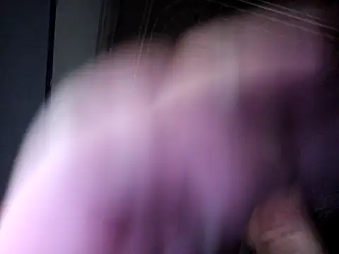 macKnd online show from October 6, 2025, 6:41 pm