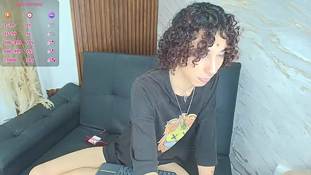 Snapshot of Scaarlett_22_ chatting on March 4, 2026, 8:49 pm Scaarlett 22 online show from March 4, 2026, 8:49 pm