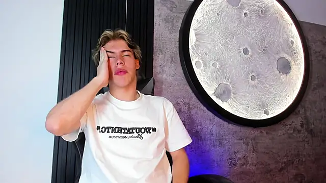 Lucian grey online show from November 11, 2025, 4:51 am