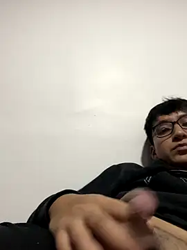 Snapshot of LAngel21 chatting on December 18, 2025, 4:17 am LAngel21 online show from December 18, 2025, 4:17 am