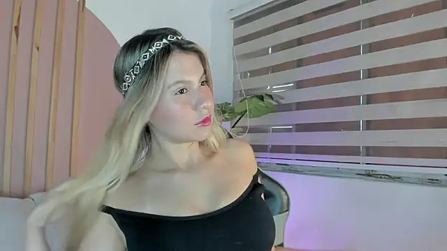 mia curry online show from November 3, 2025, 6:44 pm