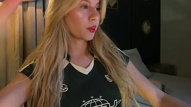 Snapshot of mia_curry chatting on June 19, 2026, 6:58 pm mia curry online show from June 19, 2026, 6:58 pm