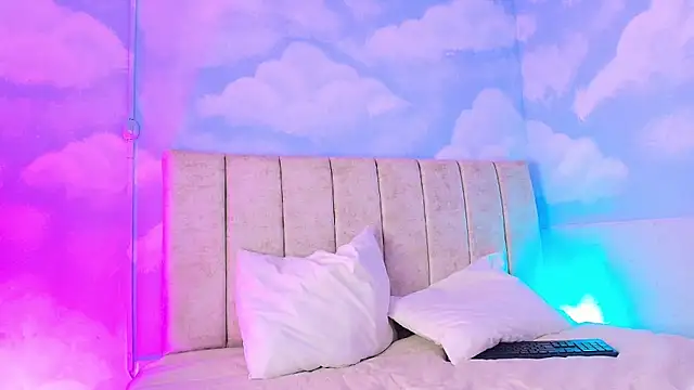 Nikolbrice online show from April 14, 2026, 2:05 am