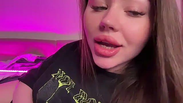 AlmaryKim online show from November 18, 2025, 9:07 pm