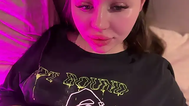 AlmaryKim online show from November 4, 2025, 10:35 pm