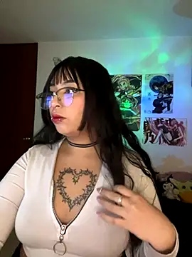 Hinatamoon  online show from October 18, 2025, 5:42 am