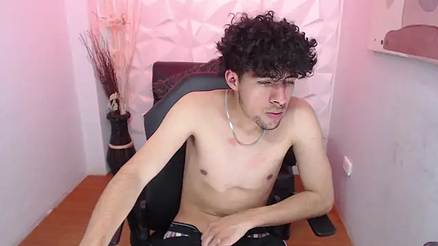 Liil boy online show from October 26, 2025, 4:13 am