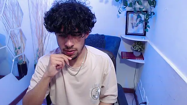 Liil boy online show from November 27, 2025, 3:29 am