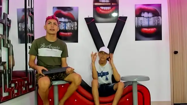 VERY HOT GUYS online show from October 28, 2025, 1:28 am