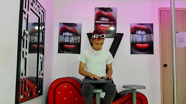 VERY HOT GUYS online show from October 23, 2025, 1:26 am