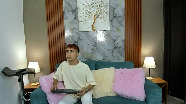 Snapshot of VERY_HOT_GUYS chatting on February 13, 2026, 2:39 pm VERY HOT GUYS online show from February 13, 2026, 2:39 pm