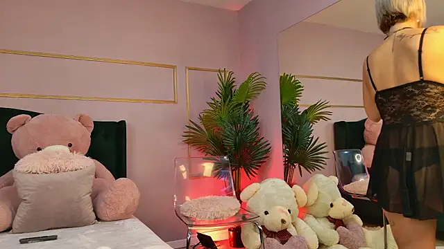 KirraWhite online show from February 7, 2026, 5:26 am