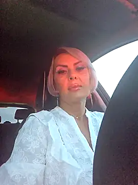 KirraWhite online show from October 7, 2025, 4:24 am