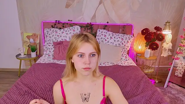 Stellahaart online show from October 8, 2025, 5:20 am