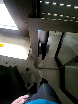 rezzzze online show from October 12, 2025, 8:48 am