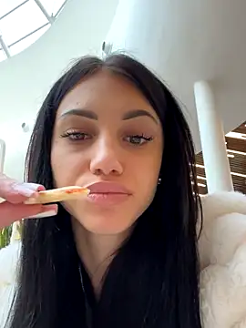 ilariea girl online show from October 1, 2025, 1:59 pm