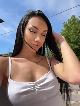 ilariea girl online show from June 9, 2026, 2:18 pm