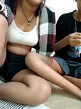 Unique girls90 online show from December 5, 2025, 4:11 am